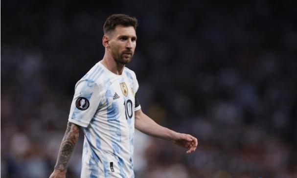 “熊瞎子”闯入黑龙江市区，特警用95连开十几枪！为啥不用麻醉枪